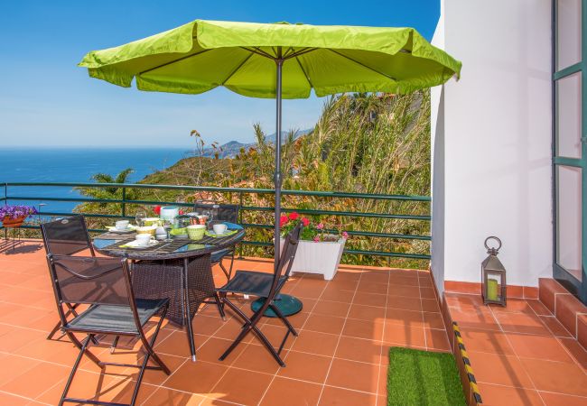 Villa em Caniço - VIVENDA DA ESQUINA - by MHM