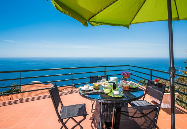 Villa em Caniço - VIVENDA DA ESQUINA - by MHM