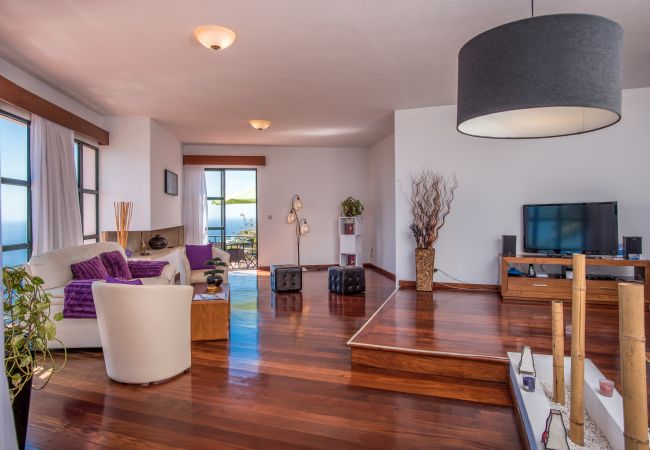 Villa em Caniço - VIVENDA DA ESQUINA - by MHM