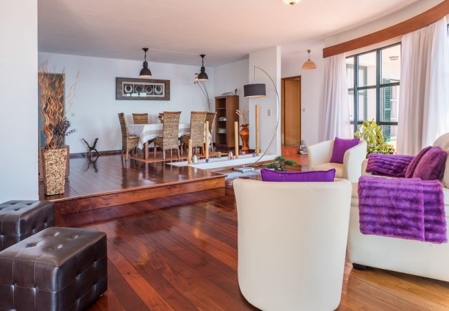 Villa em Caniço - VIVENDA DA ESQUINA - by MHM