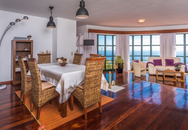 Villa em Caniço - VIVENDA DA ESQUINA - by MHM