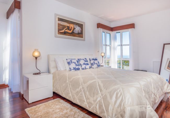 Villa em Caniço - VIVENDA DA ESQUINA - by MHM