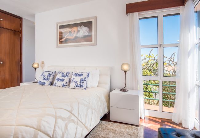 Villa em Caniço - VIVENDA DA ESQUINA - by MHM