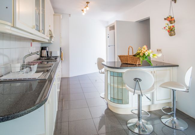 Villa em Caniço - VIVENDA DA ESQUINA - by MHM