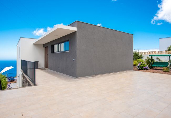 Villa em Prazeres - Villa Enjoy - by MHM - The Name Says it All