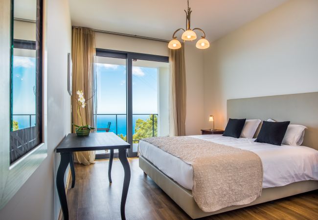 Villa em Prazeres - Villa Enjoy - by MHM - The Name Says it All