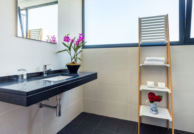 Villa em Prazeres - Villa Enjoy - by MHM - The Name Says it All