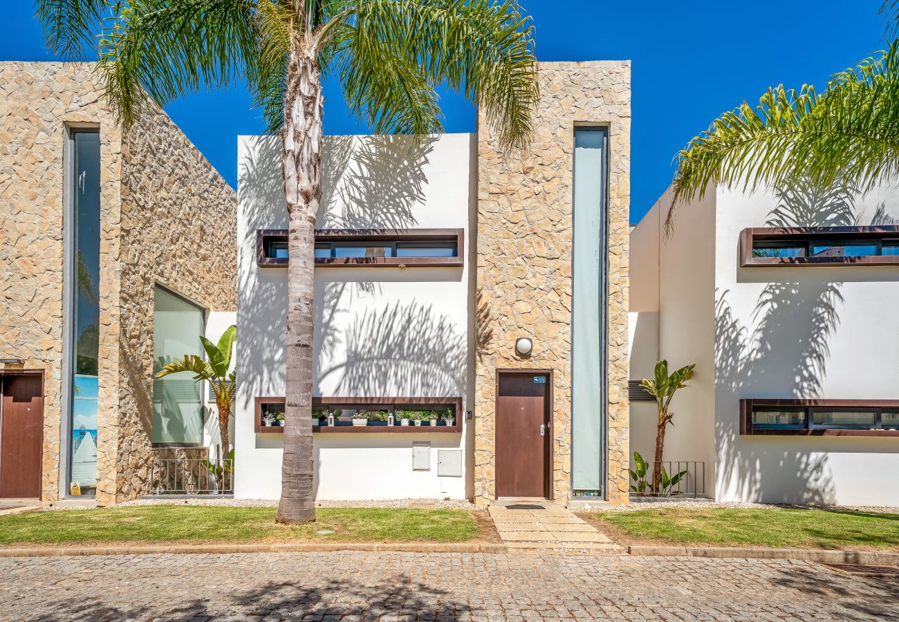 Casa geminada em Olhos D´Água - BeGuest Falésia Family Home