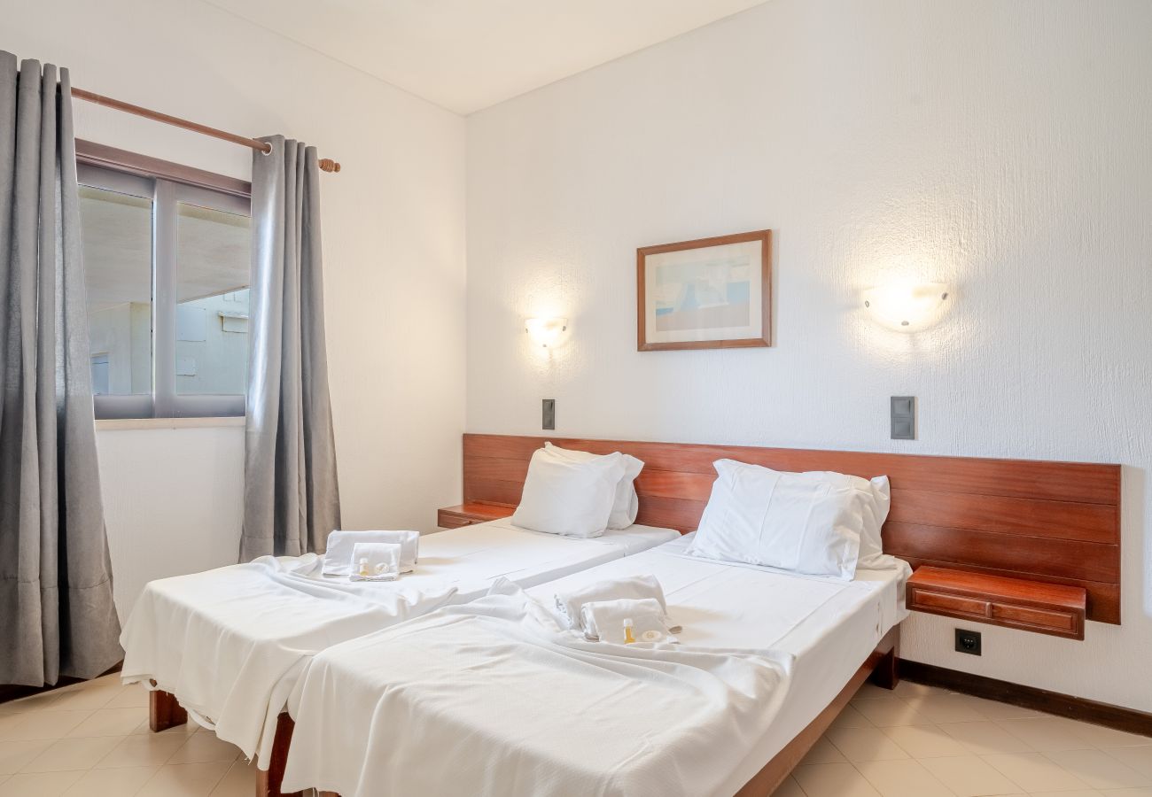 Apartamento en Albufeira - T1.B.VM.O.411A B_Jardim 4p/1q